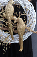 Pod Papugami, złoty wianek na drzwi