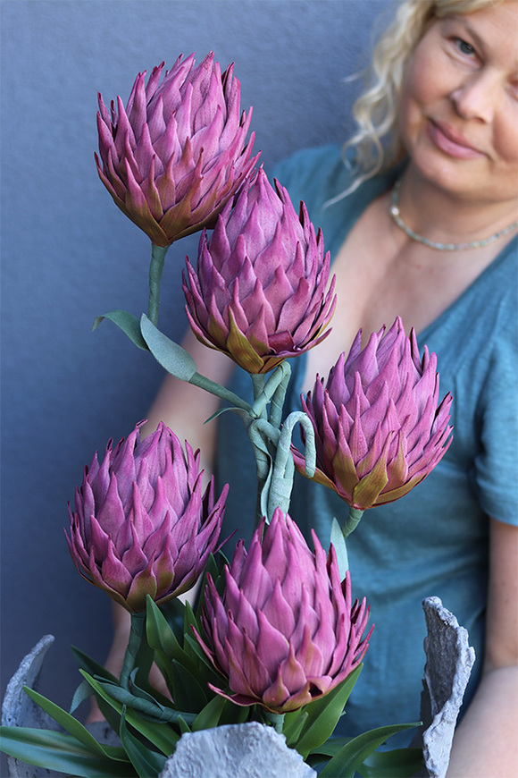 Protea Volcan, nowoczesna kompozycja nagrobna