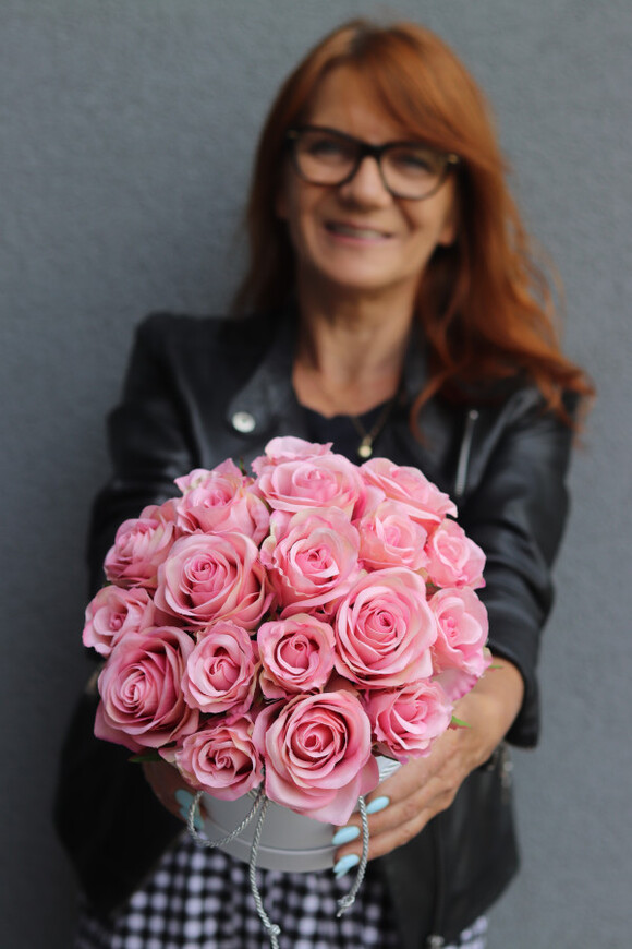 Rosaisa 2, biały flowerbox z różami