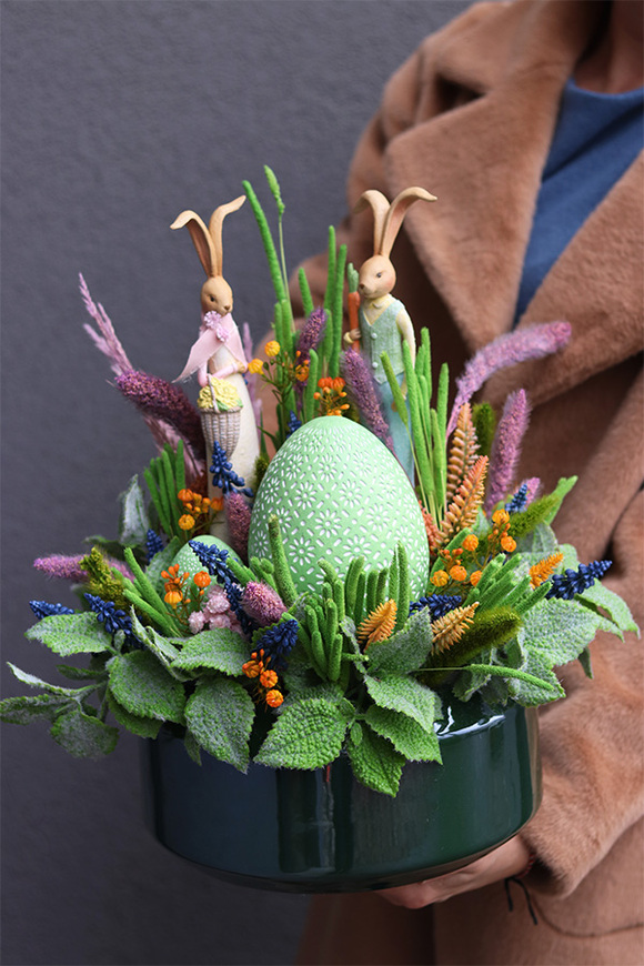 Zajączki na Randce Gaina, stroik wielkanocny z zajączkami