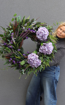 Fioletowa Mgiełka, wieniec nagrobny z fioletowymi kwiatami, śr.68cm