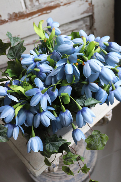 Krokusy Blue, kompozycja wiosenna z niebieskich kwiatów, wym.26x47cm