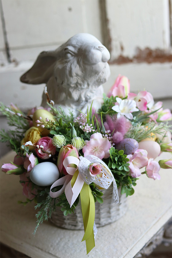 Easter Bunny Flowers, wielkanocna kompozycja z zającem, wym.30x27x28cm