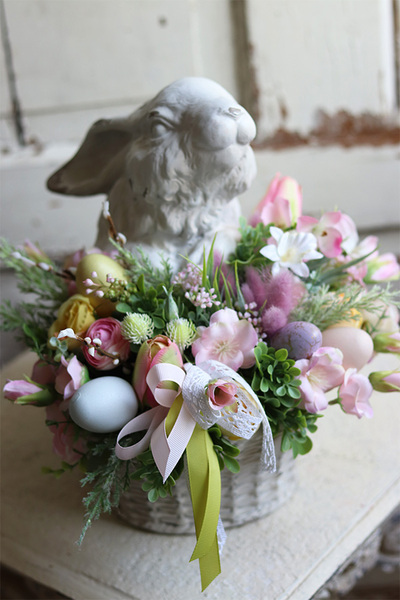 Easter Bunny Flowers, wielkanocna kompozycja z zającem, wym.30x27x28cm