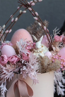 OD RĘKI Pink Easter, flowerbox welurowy z figurką, wys.60cm