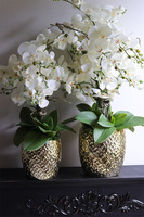 Gold Trettia Big, biały sztuczny storczyk w złotej donicy,