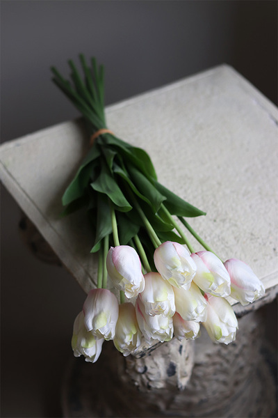 White Spring Pink, bukiet tulipanów satynowych