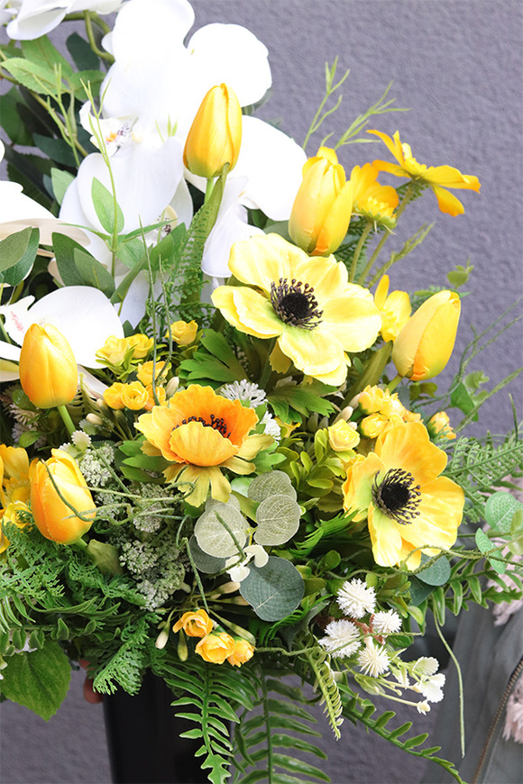Yellon, biało-żółty bukiet nagrobny we wkładzie