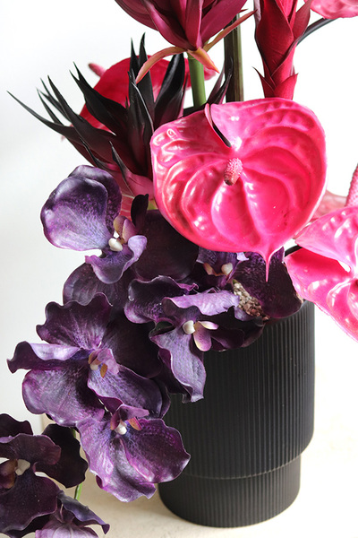 Yorker, kompozycja kwiatowa z bromelia i proteą