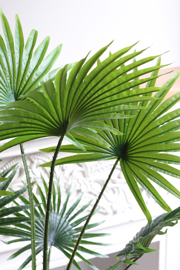 Palma Livistona Eduardo, sztuczna roślina w doniczce