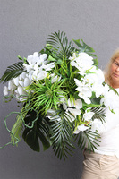 Czysta Biel Cesarska, elegancka kompozycja nagrobna w naczyniu