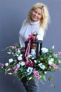 Angelo Garden Pink Wood, kompozycja nagrobna z aniołem i lampionem, wys.40cm 