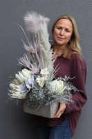 Berenika Grey&White, kompozycja nagrobna w naczyniu