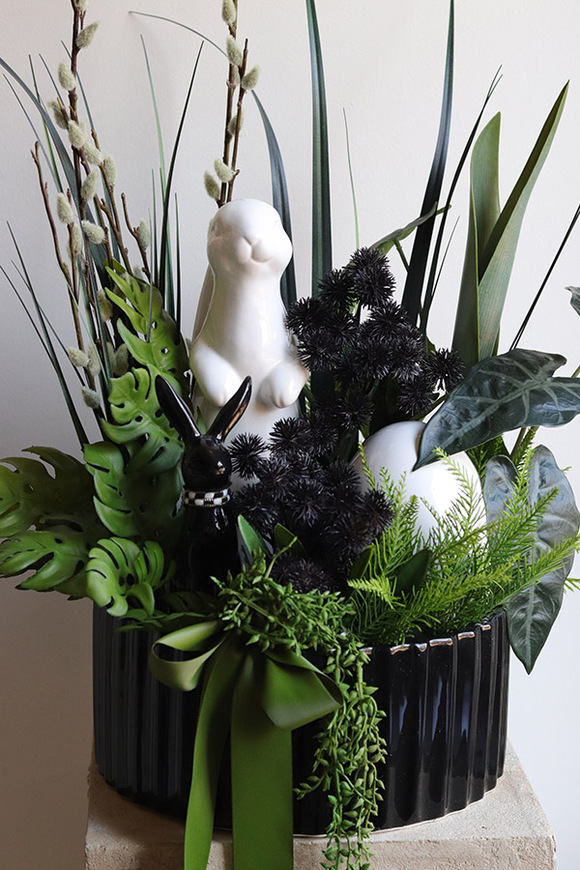 Bunny Black Easter, stroik wielkanocny z zajączkami