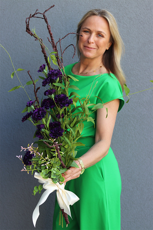 Nerrata, bukiet nagrobny z fioletowych goździków