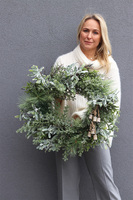 Winter House, zimowy wianek iglasty