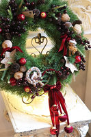 Bordove Love, świąteczny wianek na drzwi