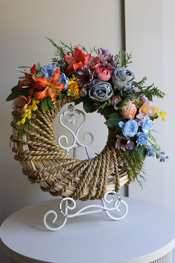 Katerite, asymetryczny wianek dekoracyjny