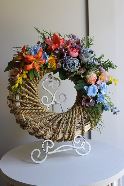 Katerite, asymetryczny wianek dekoracyjny