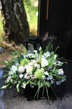 Zielona Nadzieja, kompozycja nagrobna w misie, wym.30x40/60cm