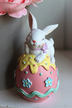 OD RĘKI Candy Bunny, wielkanocna figurka zajączek na jajku, wys.16.5cm