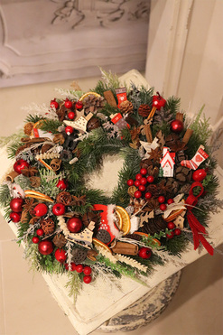 Świąteczna Klasyka, gęsty wianek bożonarodzeniowy, śr.33cm  