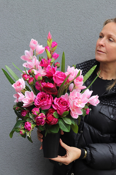 Mieczyki Róż, bukiet nagrobny we wkładzie