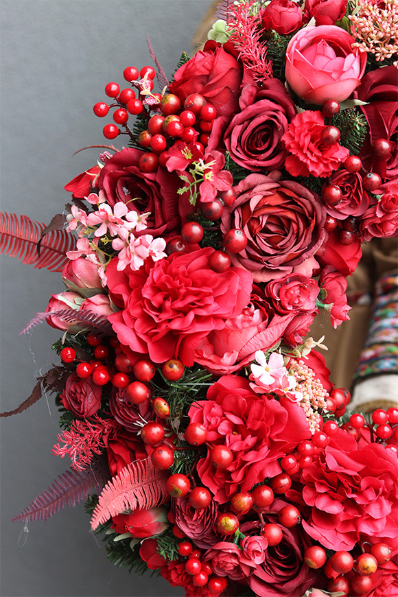 Brigita Red Fire, bogaty czerwony wianek z owocami