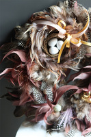 Gniazdko, wielkanocny wianek z piórami