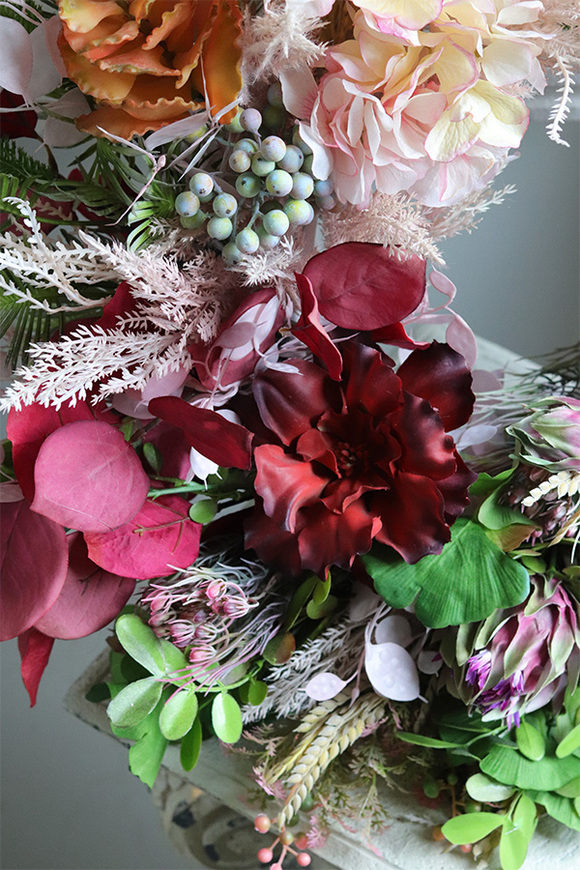 Kleopatra, efektowny wianek z kwiatami i sukulentami