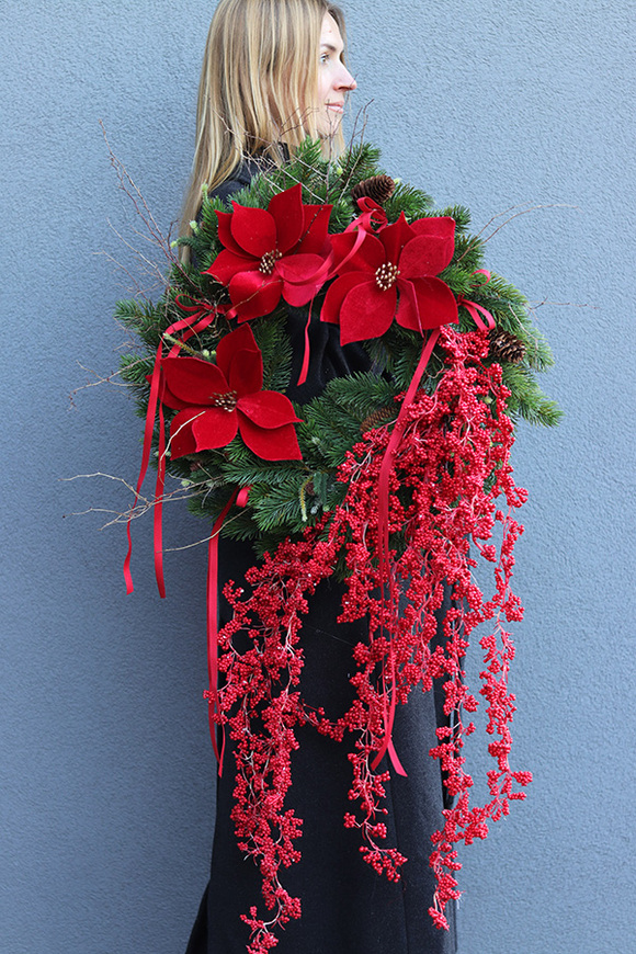 Świąteczna Kaskada, zimowy wianek z poinsecją