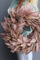 Wrzosowisko Capuccino, dekoracyjny wianek z liści i traw