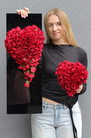 New Design Love, dekoracja nagrobna na czarnej podstawie serce