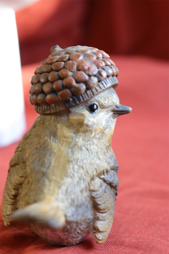 Jesienne Harce, figurka dekoracyjna ptaszek