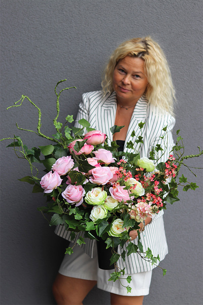 Pink Rose, bukiet nagrobny z róż we wkładzie