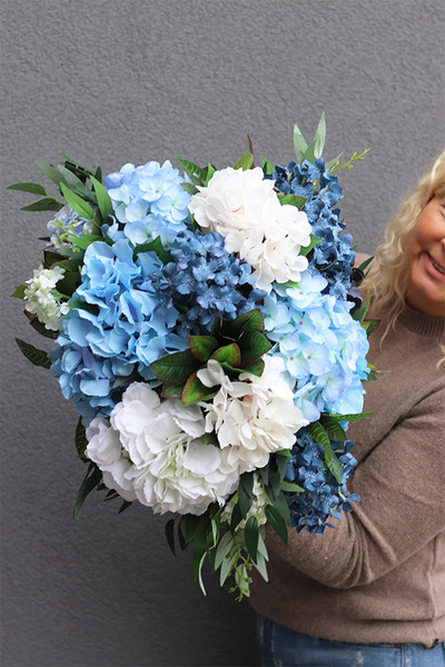 Blue & Gold, kompozycja kwiatowa z hortensji