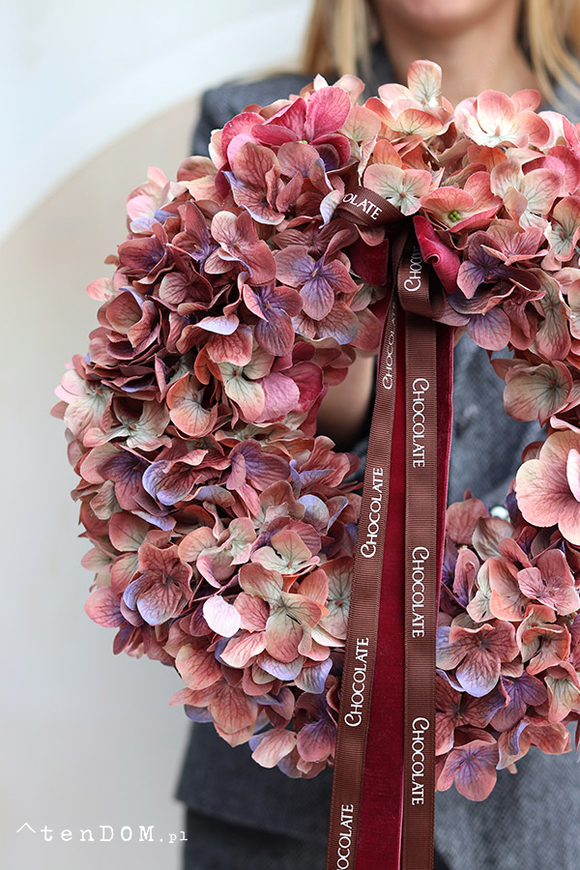 Hortensje Plum, wianek na drzwi z hortensji