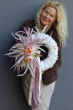 OD RĘKI Benolli, asymetryczny wianek dekoracyjny, rozp.46cm