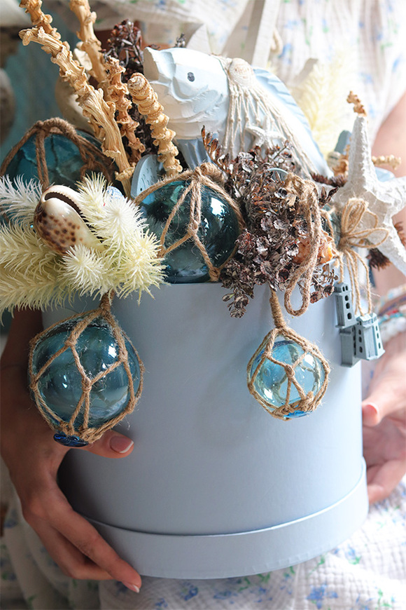 Morskie Opowieści, flowerbox marynistyczny z kotwicą