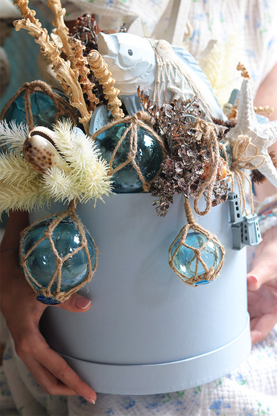 Morskie Opowieści, flowerbox marynistyczny z kotwicą