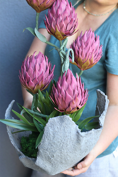 Protea Volcan, nowoczesna kompozycja nagrobna