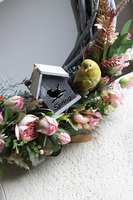 asymetryczny wianek z ptaszkiem, Dom Wiosną