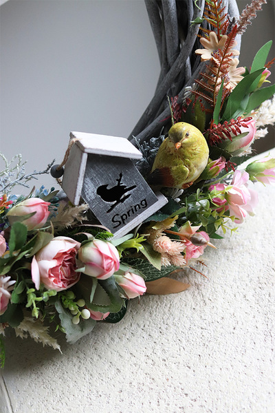 asymetryczny wianek z ptaszkiem, Dom Wiosną