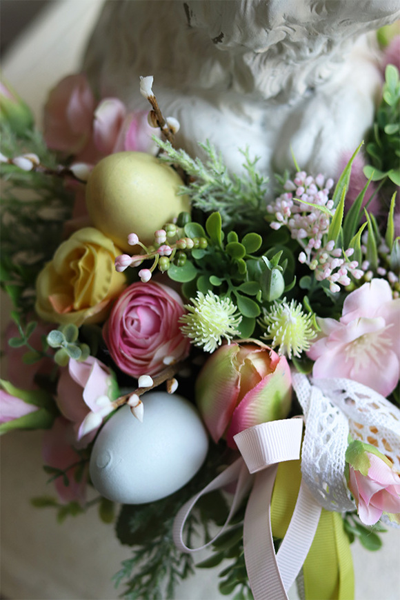 Easter Bunny Flowers, wielkanocna kompozycja z zającem, wym.30x27x28cm