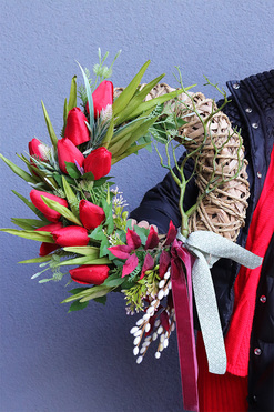 Red Tulips, wiosenny wianek z tulipanami, rozp.45cm 