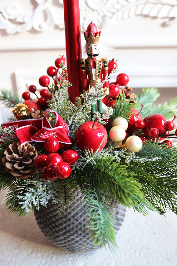 Czerwień na Wigilię, stroik świąteczny ze świecą