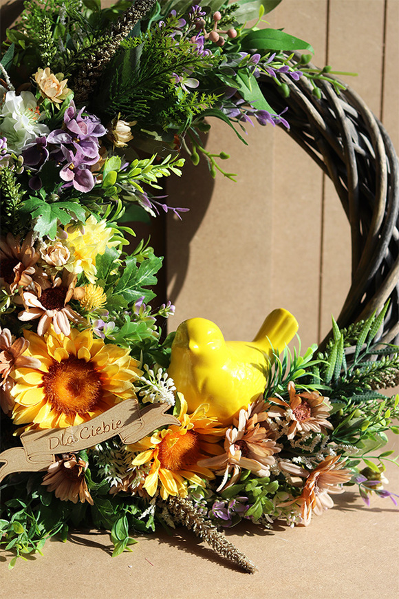 Wiosna dla Ciebie, asymetryczny wianek na drzwi z ptaszkiem