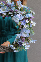 Niebieskie Pola, asymetryczny wianek dekoracyjny