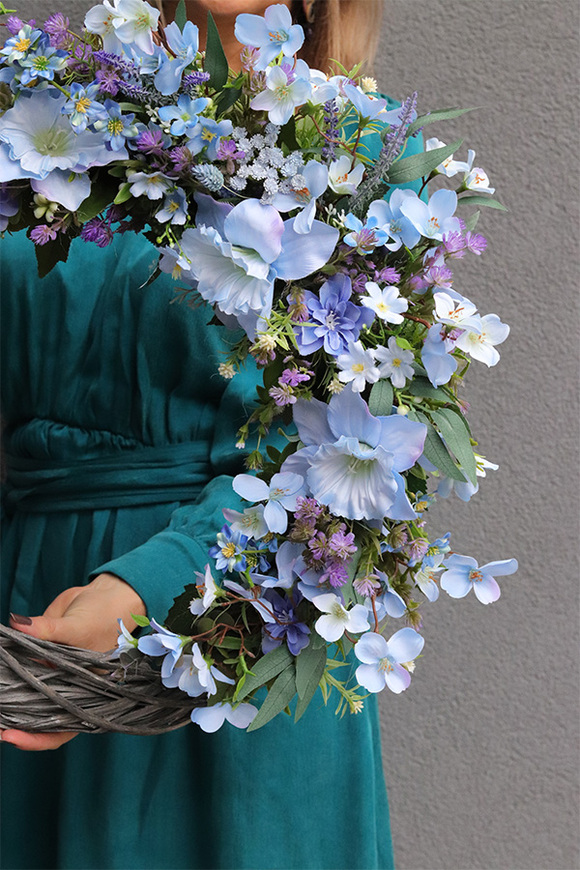 Niebieskie Pola, asymetryczny wianek dekoracyjny