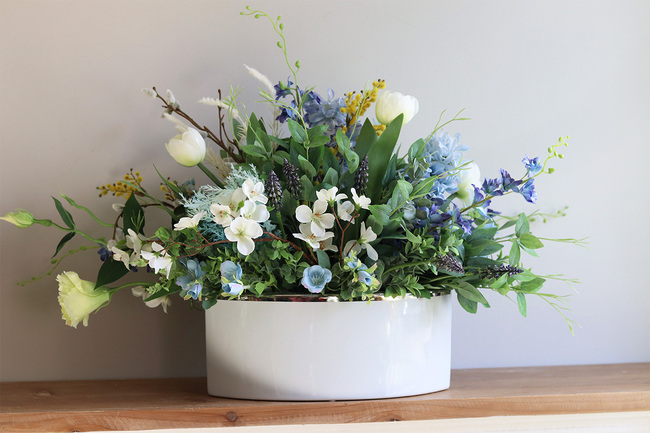 Evelive Manfredo, kompozycja z hiacyntami w naczyniu